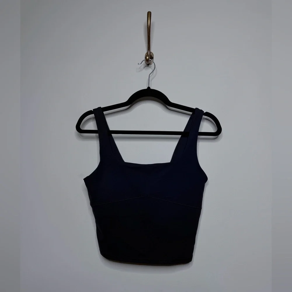 Vuori AllTheForm Support Tank in Black - Picture 4 of 6